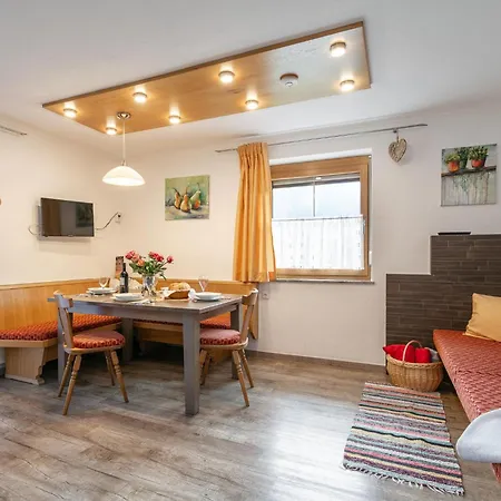 Апартаменты Tiroler Bergtraum 2 *